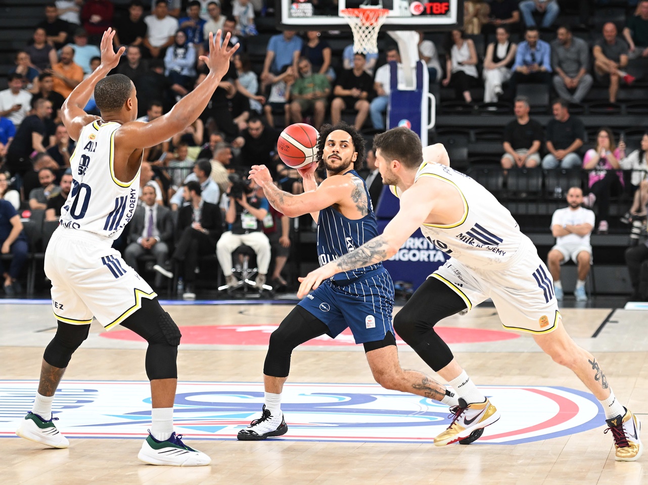 Anadolu Efes - Fenerbahce Beko BSL yari final ucuncu maci aksiyonu. Action from Anadolu Efes vs Fenerbahce Beko BSL playoff game 3.