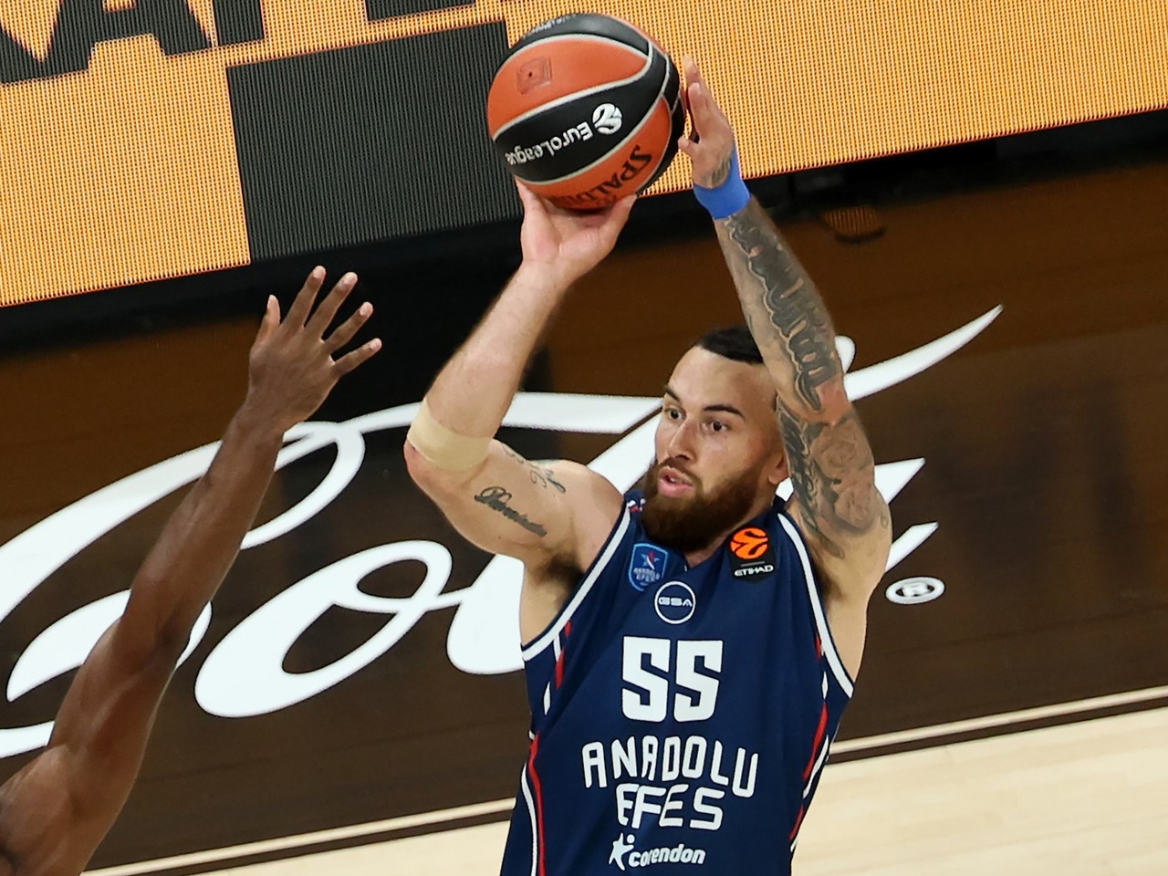 Anadolu Efes vs Real Madrid EuroLeague Match Action in Istanbul